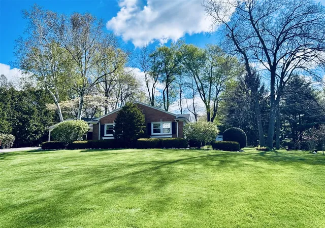 Photo 2 of Sale Pending at 392 Eastmoor Ave, Grand Rapids, MI 49546 | MLS# 70528846 | Listing updated on 2026-05-01