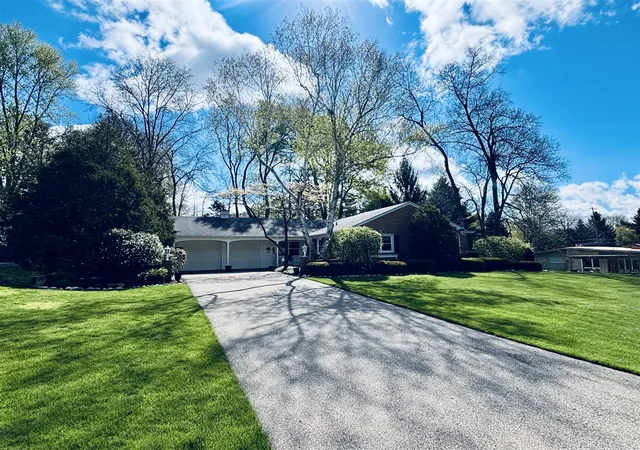 Photo 3 of Sale Pending at 392 Eastmoor Ave, Grand Rapids, MI 49546 | MLS# 70528846 | Listing updated on 2026-05-01