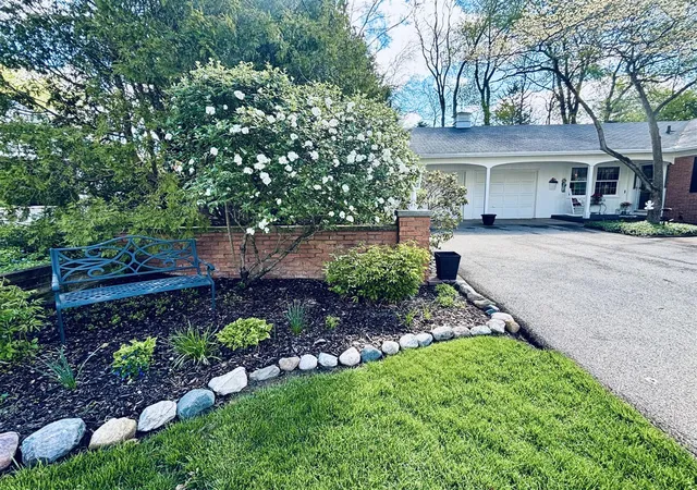 Photo 4 of Sale Pending at 392 Eastmoor Ave, Grand Rapids, MI 49546 | MLS# 70528846 | Listing updated on 2026-05-01