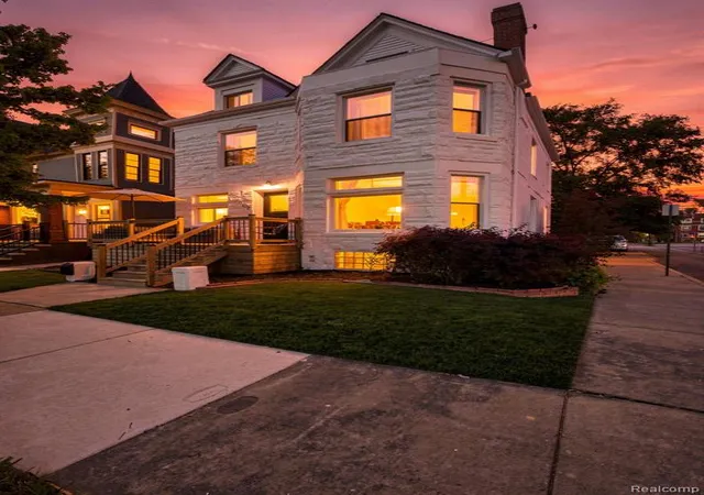 Photo 2 of Single family home for sale at 402 Horton St, Detroit, MI 48202 | MLS# 61024376 | Listing updated on 2026-09-06