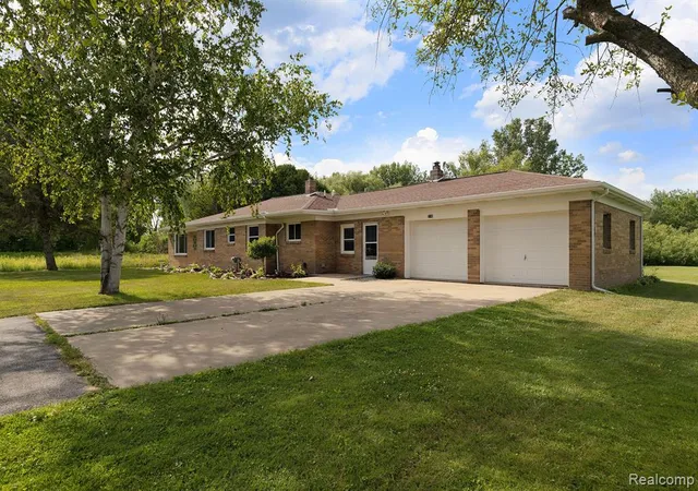 Homes for sale in Pinconning, MI | 2145 E Cody Estey Rd, Pinconning, MI 48650 | MLS# 60115823