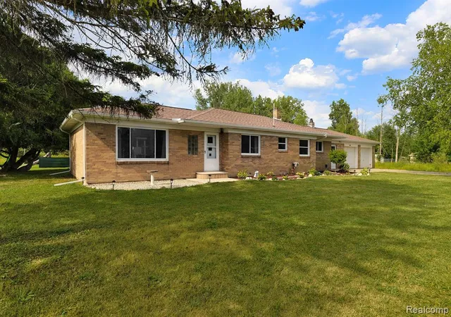 Homes for sale in Pinconning, MI | 2145 E Cody Estey Rd, Pinconning, MI 48650 | MLS# 60115823