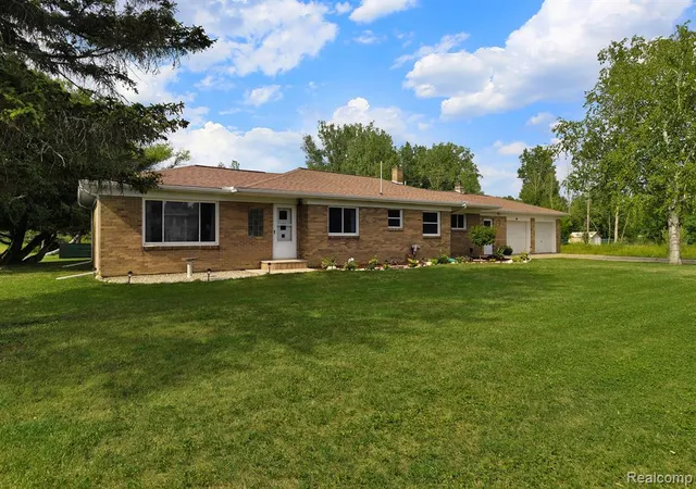 Homes for sale in Pinconning, MI | 2145 E Cody Estey Rd, Pinconning, MI 48650 | MLS# 60115823