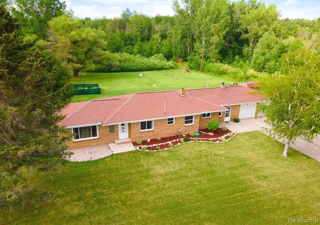 Homes for sale in Pinconning, MI | 2145 E Cody Estey Rd, Pinconning, MI 48650 | MLS# 60115823