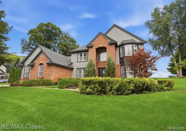 2nd image of 2333 Sandlewood Dr, White Lake, MI 48383 3931 | MLS# 61022874