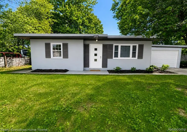 Homes for sale in Port Huron, MI | 2914 Sturges St, Port Huron, MI 48060 | MLS# 60999087