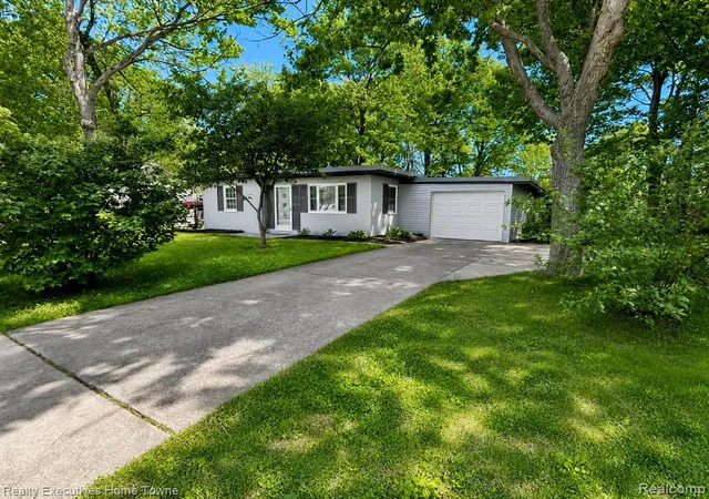 Homes for sale in Port Huron, MI | 2914 Sturges St, Port Huron, MI 48060 | MLS# 60999087