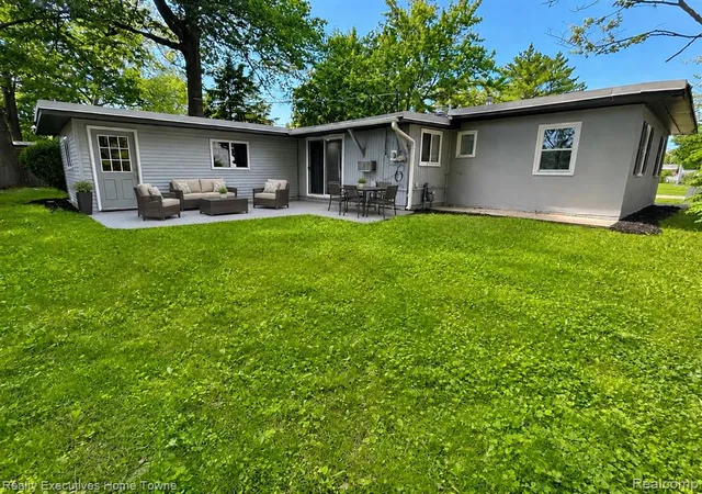 Homes for sale in Port Huron, MI | 2914 Sturges St, Port Huron, MI 48060 | MLS# 60999087