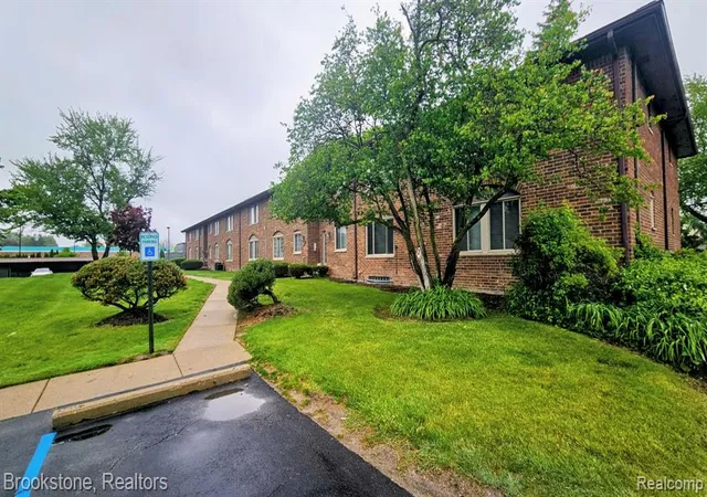 Photo 3 of Condo for sale at 19601 W 12 Mile Rd #204, Southfield, MI 48076 | MLS# 61000062 | Listing updated on 2026-08-24