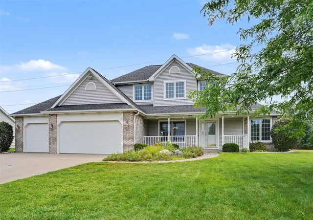 Photo 2 of Sale Pending at 3854 Reynolds St, Kalamazoo, MI 49048 | MLS# 70552132 | Listing updated on 2026-09-04