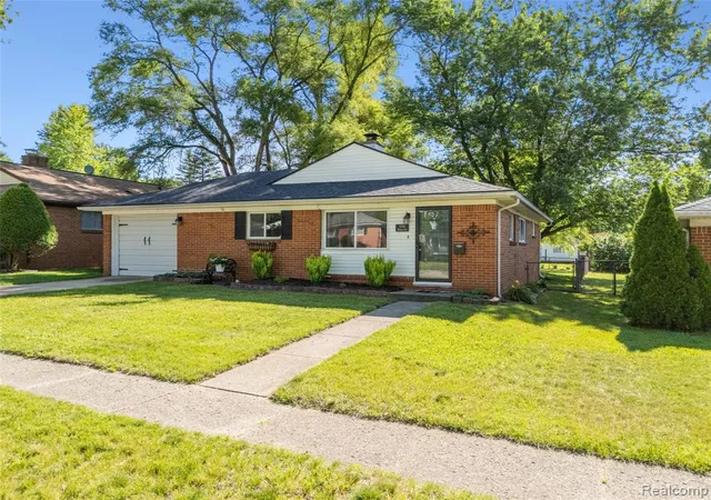 1st image of 154 Noble St, Milford, MI 48381 | MLS# 61008041
