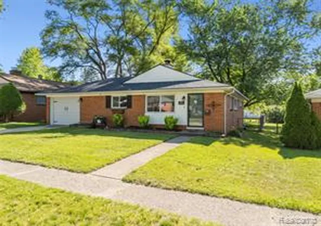 Homes for sale in Milford, MI | 154 Noble St, Milford, MI 48381 | MLS# 61008041