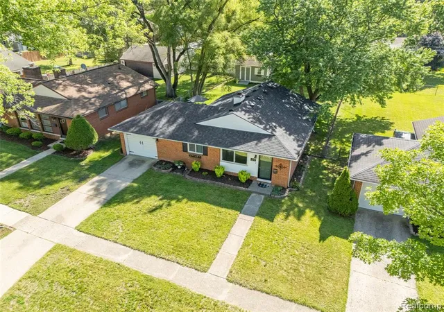 2nd image of 154 Noble St, Milford, MI 48381 | MLS# 61008041