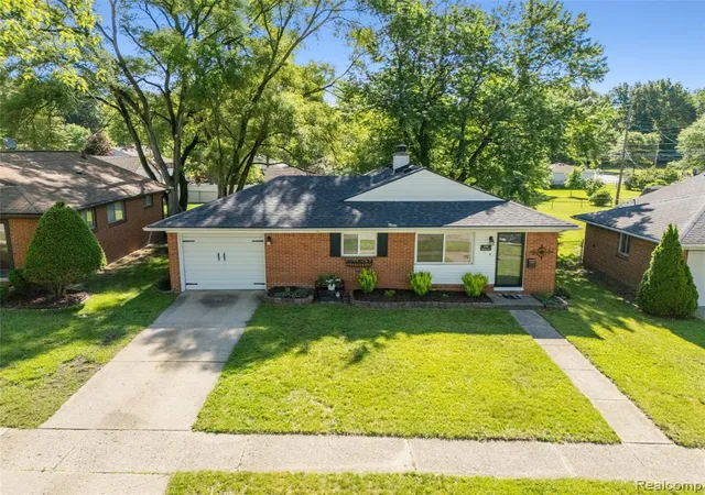 3rd image of 154 Noble St, Milford, MI 48381 | MLS# 61008041
