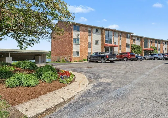 Homes for sale in Bloomfield Hills, MI | 1974 Klingensmith Rd #4, Bloomfield Hills, MI 48302 | MLS# 61006377