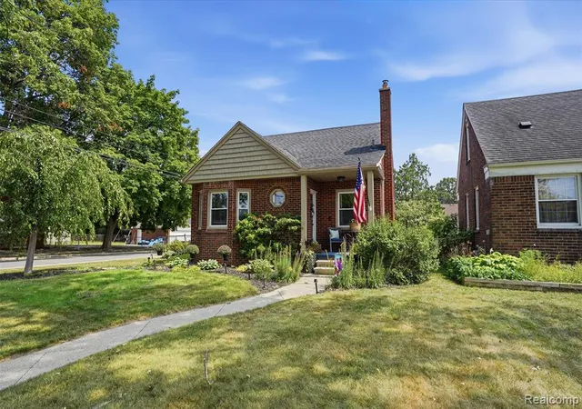 Photo 2 of Sale Pending at 3301 Mckinley St, Dearborn, MI 48124 3613 | MLS# 61024280 | Listing updated on 2026-09-13
