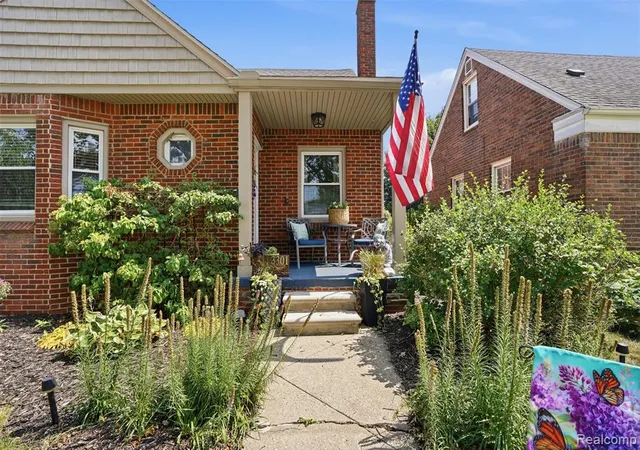 Photo 3 of Sale Pending at 3301 Mckinley St, Dearborn, MI 48124 3613 | MLS# 61024280 | Listing updated on 2026-09-13