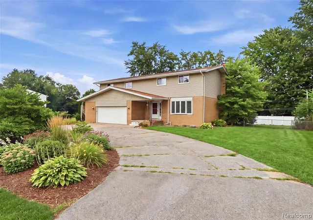 Photo 3 of Single family home for sale at 54266 Mound Rd, Shelby Twp, MI 48316 1641 | MLS# 61023143 | Listing updated on 2026-09-15