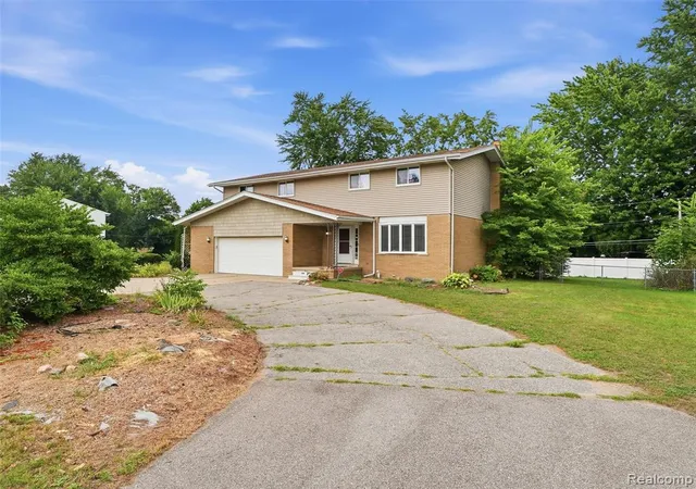 Photo 4 of Single family home for sale at 54266 Mound Rd, Shelby Twp, MI 48316 1641 | MLS# 61023143 | Listing updated on 2026-09-22