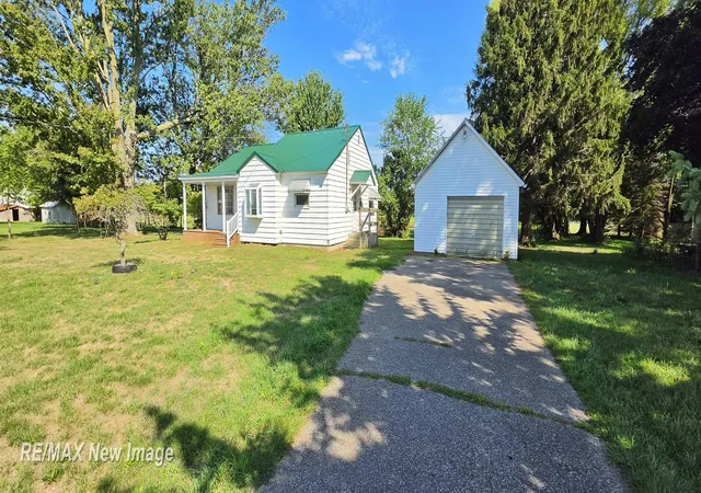 Photo 2 of Sale Pending at 4085 Easton Rd, Owosso, MI 48867 | MLS# 50219791 | Listing updated on 2026-09-01
