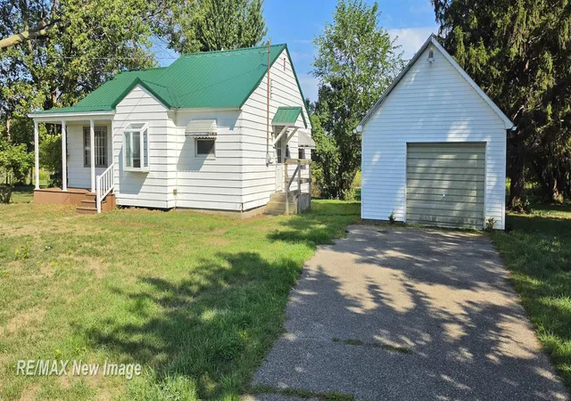 Photo 3 of Sale Pending at 4085 Easton Rd, Owosso, MI 48867 | MLS# 50219791 | Listing updated on 2026-09-01