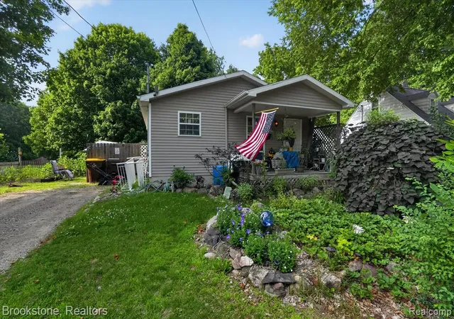 Homes for sale in Eaton Rapids, MI | 407 E Elizabeth St, Eaton Rapids, MI 48827 | MLS# 61007005