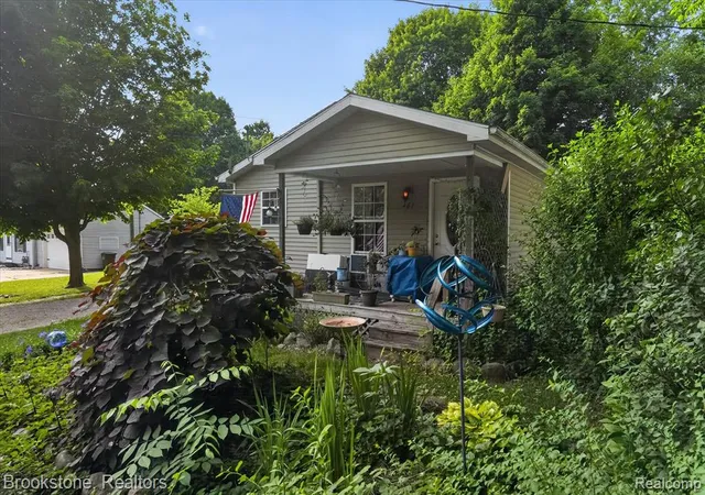 Homes for sale in Eaton Rapids, MI | 407 E Elizabeth St, Eaton Rapids, MI 48827 | MLS# 61007005