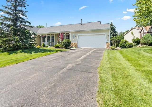 Homes for sale in Kentwood, MI | 2271 Southgate Dr, Kentwood, MI 49508 | MLS# 70543683