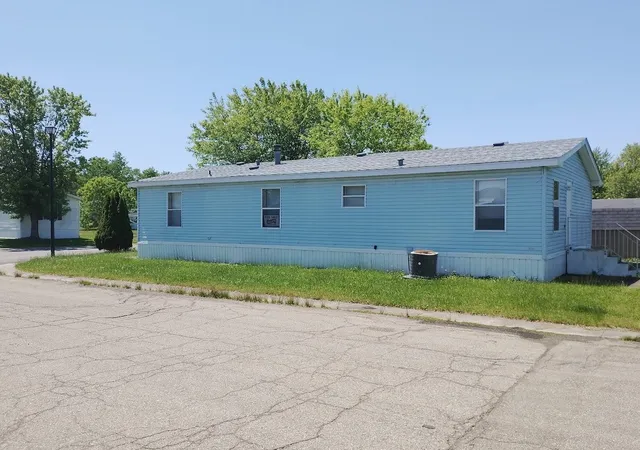 2nd image of 112 Rebellion Dr, Flint, MI 48507 | MLS# 50209434