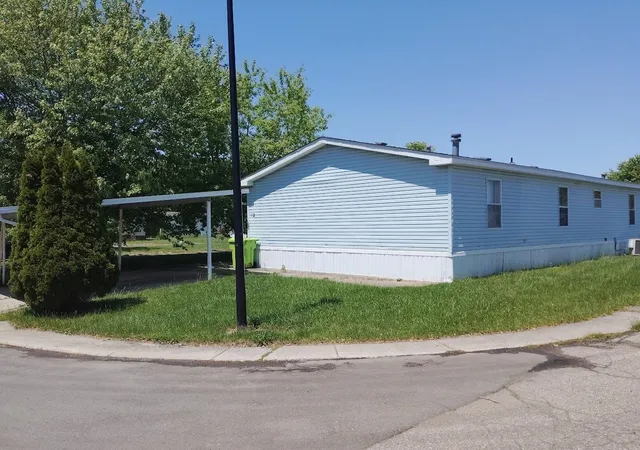 3rd image of 112 Rebellion Dr, Flint, MI 48507 | MLS# 50209434