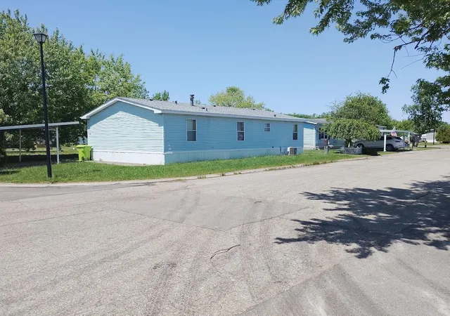 4th image of 112 Rebellion Dr, Flint, MI 48507 | MLS# 50209434