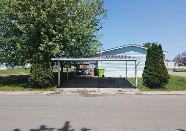 5th image of 112 Rebellion Dr, Flint, MI 48507 | MLS# 50209434