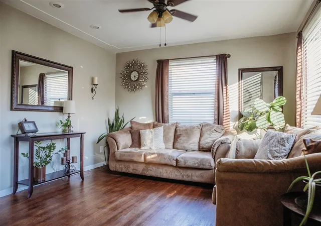 Photo 2 of Sale Pending at 1661 Kentfield St, Wyoming, MI 49519 | MLS# 70501993 | Listing updated on 2025-11-09
