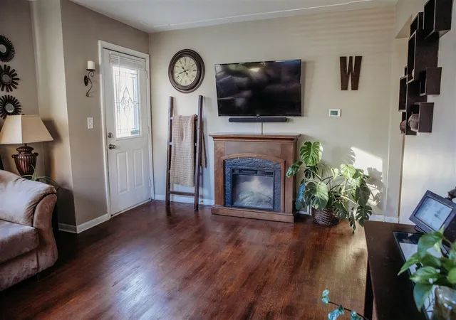Photo 3 of Sale Pending at 1661 Kentfield St, Wyoming, MI 49519 | MLS# 70501993 | Listing updated on 2025-11-09
