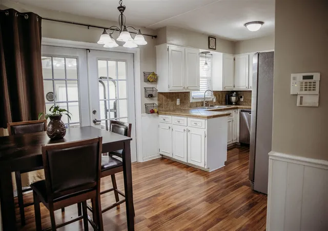 Photo 4 of Sale Pending at 1661 Kentfield St, Wyoming, MI 49519 | MLS# 70501993 | Listing updated on 2025-11-09