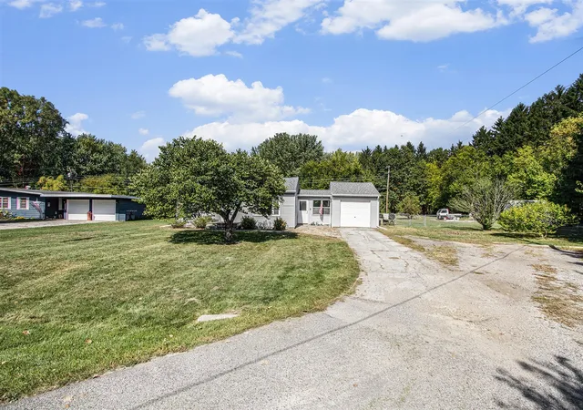 Photo 3 of Single family home for sale at 1521 Maiden Ln, Saint Joseph, MI 49085 | MLS# 70497993 | Listing updated on 2026-02-23