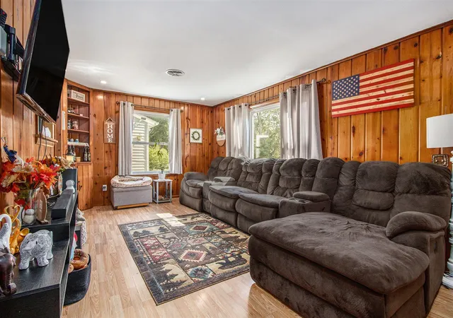 Photo 3 of Single family home for sale at 1521 Maiden Ln, Saint Joseph, MI 49085 | MLS# 70497993 | Listing updated on 2026-02-23