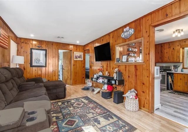 Photo 4 of Single family home for sale at 1521 Maiden Ln, Saint Joseph, MI 49085 | MLS# 70497993 | Listing updated on 2026-02-23