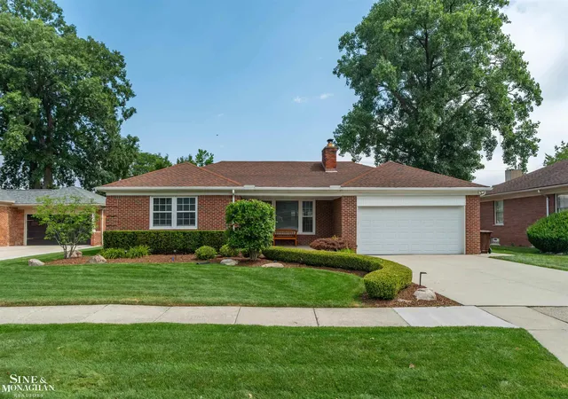 Homes for sale in Grosse Pointe Woods, MI | 816 Hidden Ln, Grosse Pointe Woods, MI 48236 | MLS# 50214665