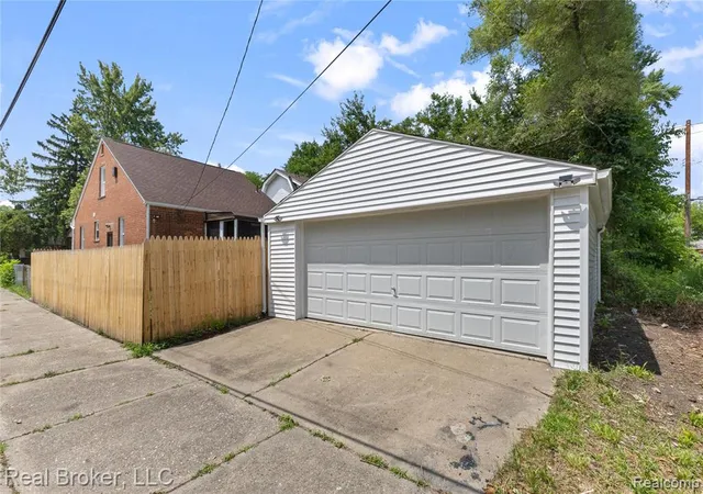 3rd image of 15000 Stansbury St, Detroit, MI 48227 | MLS# 61011270