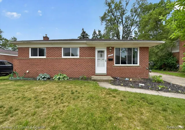 Homes for sale in Livonia, MI | 35669 Hees St, Livonia, MI 48150 | MLS# 61000947