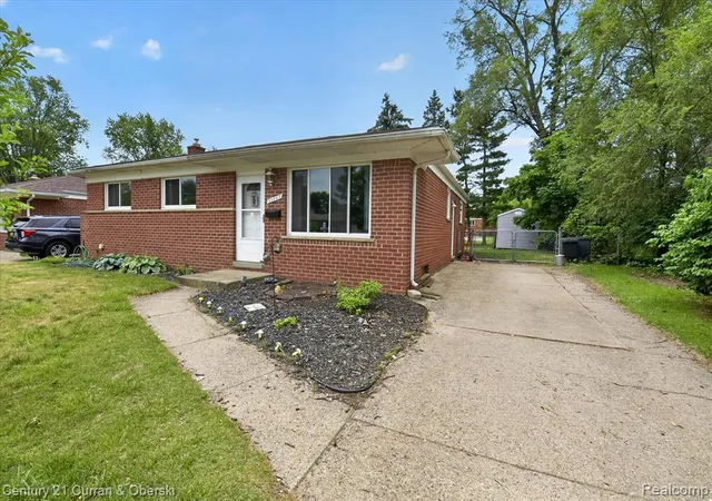 Homes for sale in Livonia, MI | 35669 Hees St, Livonia, MI 48150 | MLS# 61000947
