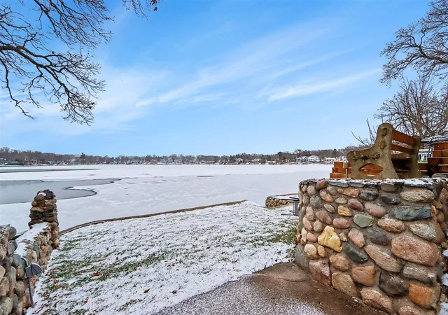3rd image of 146 W Crooked Lake Dr, Kalamazoo, MI 49009 | MLS# 70511641