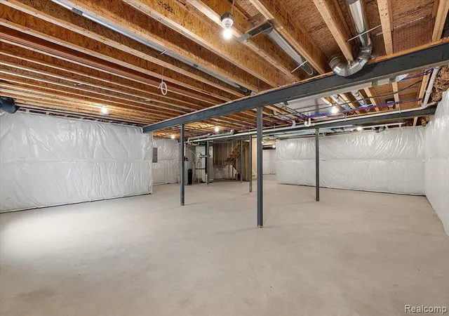 2nd image of 2032 Breckenridge Ct, Rochester Hills, MI 48307