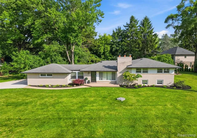 Homes for sale in Franklin, MI | 24741 Tudor Ln, Franklin, MI 48025 | MLS# 61009088