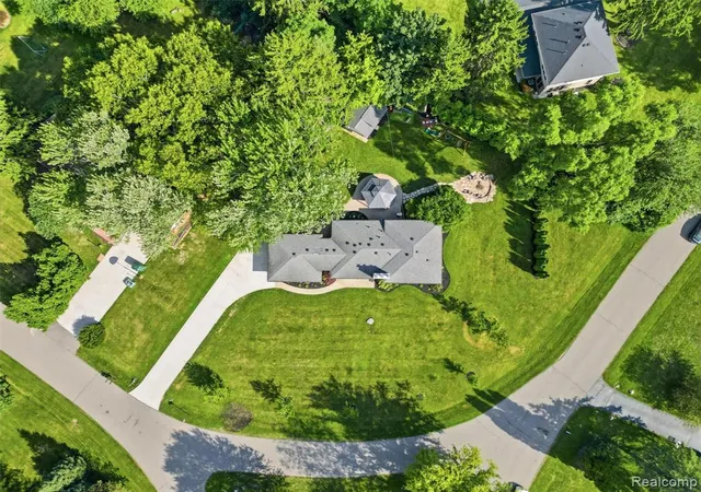 Homes for sale in Franklin, MI | 24741 Tudor Ln, Franklin, MI 48025 | MLS# 61009088