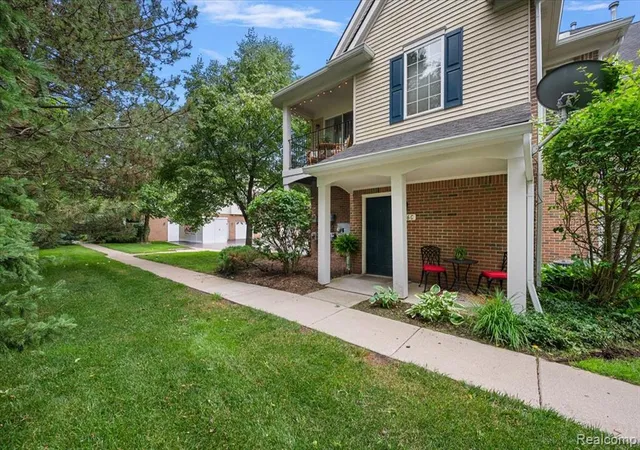 Homes for sale in Waterford, MI | 776 Amberly Dr #C, Waterford, MI 48328 | MLS# 61004197