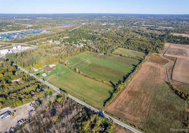 11th image of 2135 E Coldwater Rd, Flint, MI 48505 | MLS# 60352460