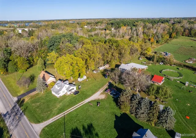 3rd image of 2135 E Coldwater Rd, Flint, MI 48505 | MLS# 60352460