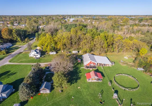 4th image of 2135 E Coldwater Rd, Flint, MI 48505 | MLS# 60352460